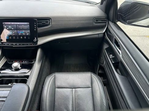 Used 2024 Jeep Wagoneer L Series II image 11