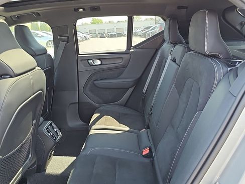 Used 2025 Volvo XC40 B5 Plus AWD/4WD image 12
