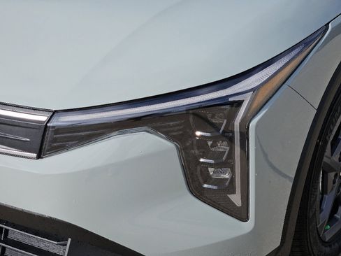 New 2026 Kia K4 LXS image 5