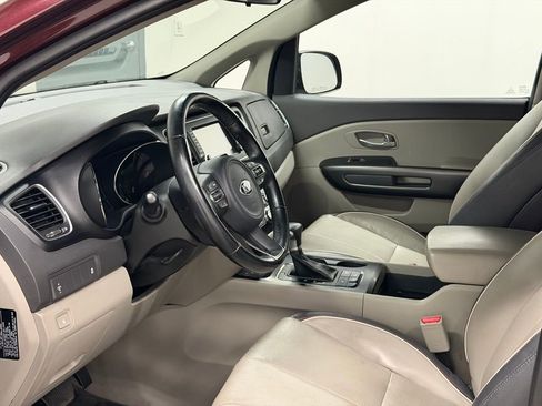 Used 2017 Kia Sedona LX w/ LX Essentials Premium Package image 27