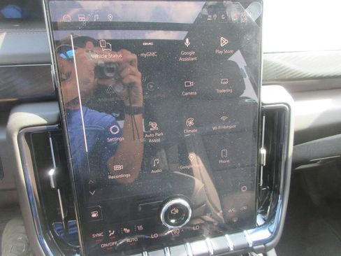 New 2026 GMC Yukon AT4 w/ AT4 Premium Package AWD/4WD image 19