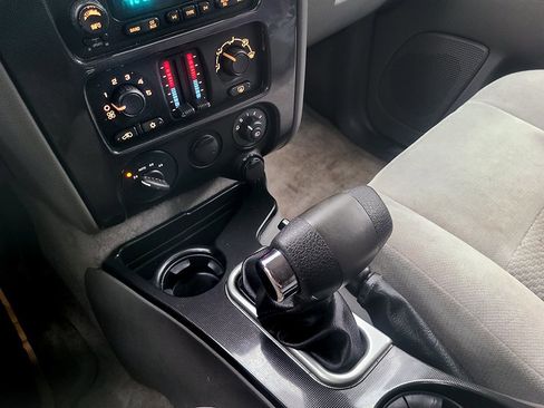 Used 2007 GMC Envoy SLE image 36