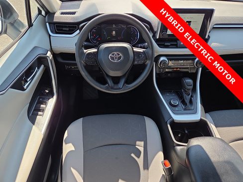 Used 2025 Toyota RAV4 XLE AWD/4WD image 11