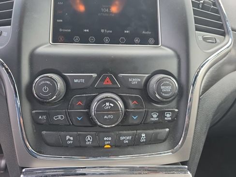 Used 2018 Jeep Grand Cherokee Laredo AWD/4WD image 18