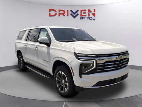 New 2026 Chevrolet Suburban LT w/ Comfort Package RWD image 1