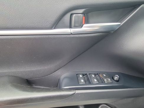 Used 2018 Toyota Camry SE w/ Moonroof Package image 28