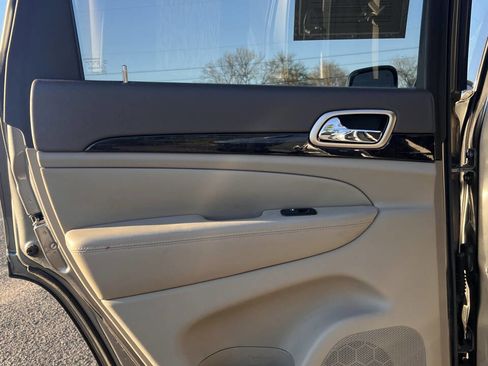Used 2012 Jeep Grand Cherokee Laredo image 13