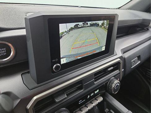 Used 2025 Toyota 4Runner SR5 AWD/4WD image 17