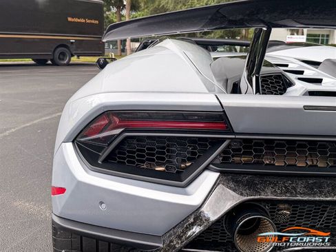 Used 2019 Lamborghini Huracan Performante AWD/4WD image 52
