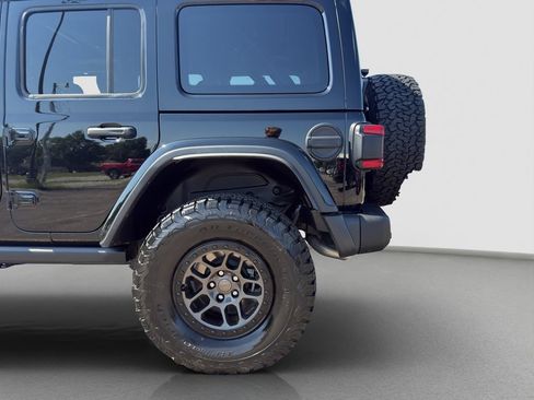 Used 2022 Jeep Wrangler Unlimited Rubicon w/ Xtreme Recon 35" Tire Package AWD/4WD image 21