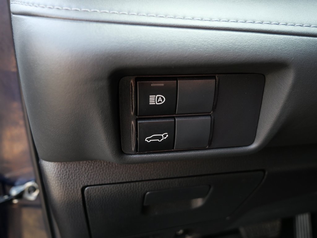 Used 2022 Toyota Highlander XLE AWD/4WD image 18
