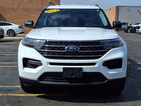 Used 2023 Ford Explorer XLT image 2