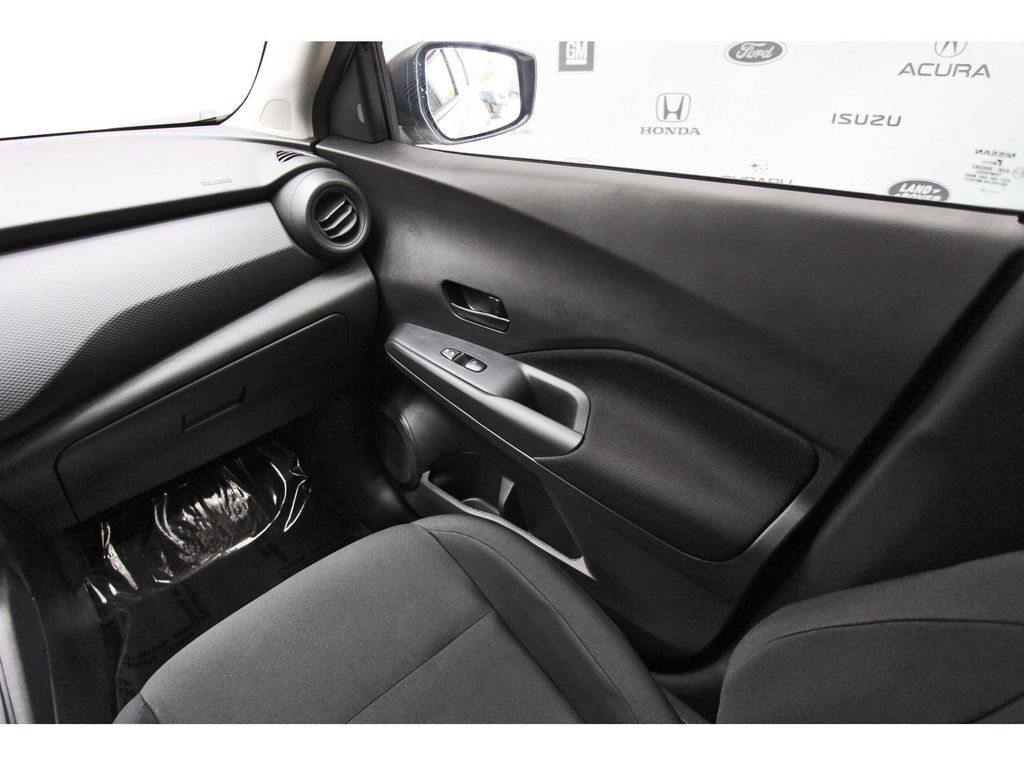 Used 2025 Nissan Kicks Play S FWD image 8