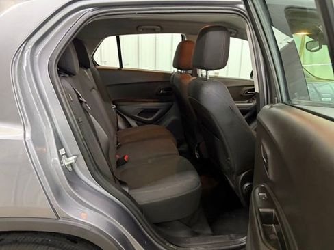 Used 2020 Chevrolet Trax LS image 12