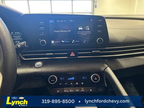 Used 2023 Hyundai Elantra Blue image 11