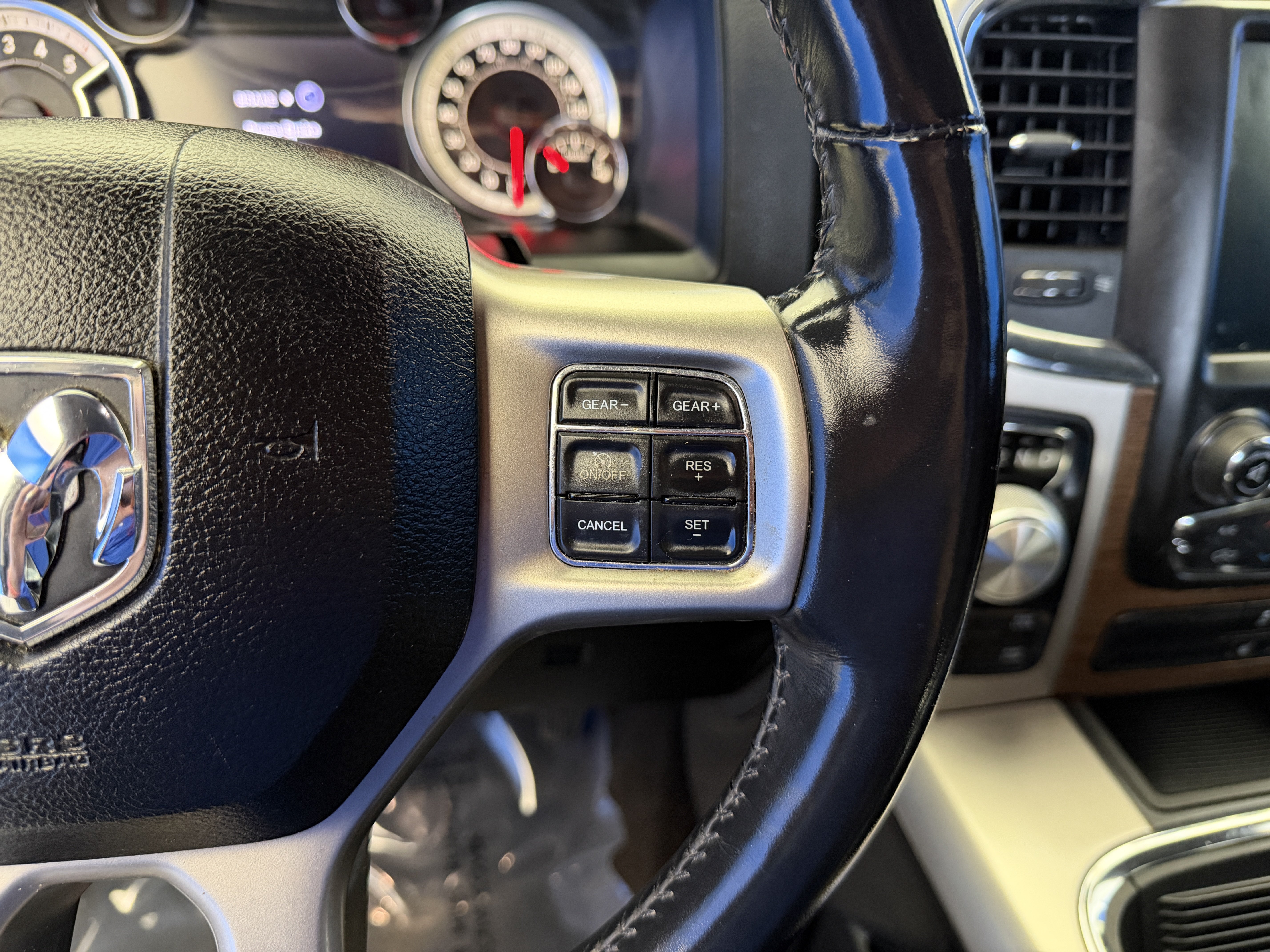 Used 2017 RAM 1500 Laramie w/ Convenience Group AWD/4WD image 18