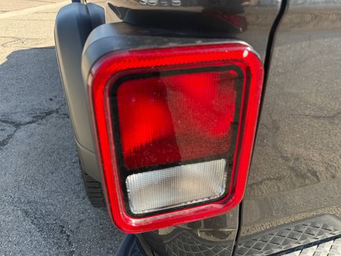 Used 2023 Jeep Gladiator Mojave AWD/4WD image 20