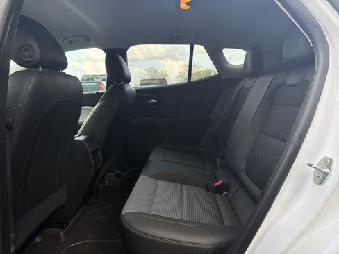 Used 2024 Chevrolet Trax LT FWD image 29