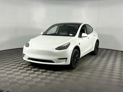 Used 2023 Tesla Model Y Long Range image 3