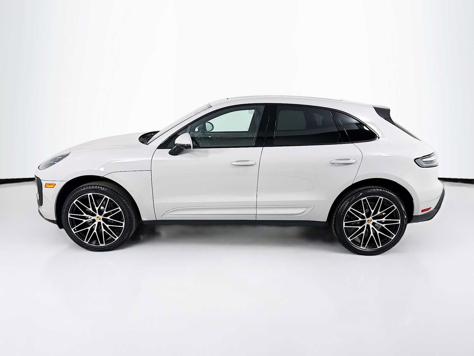 Used 2026 Porsche Macan AWD/4WD image 2