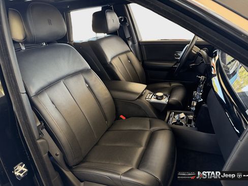 Used 2022 Rolls-Royce Phantom Sedan RWD image 12