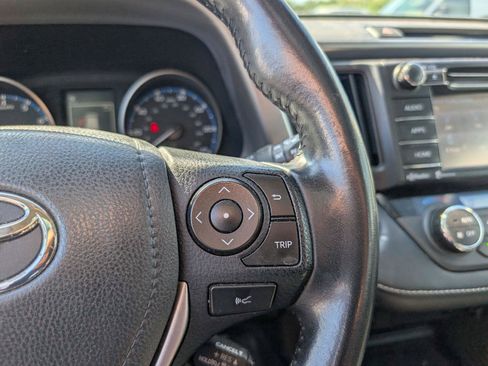 Used 2018 Toyota RAV4 XLE AWD/4WD image 14