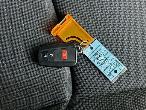 Used 2022 Toyota Corolla SE image 34