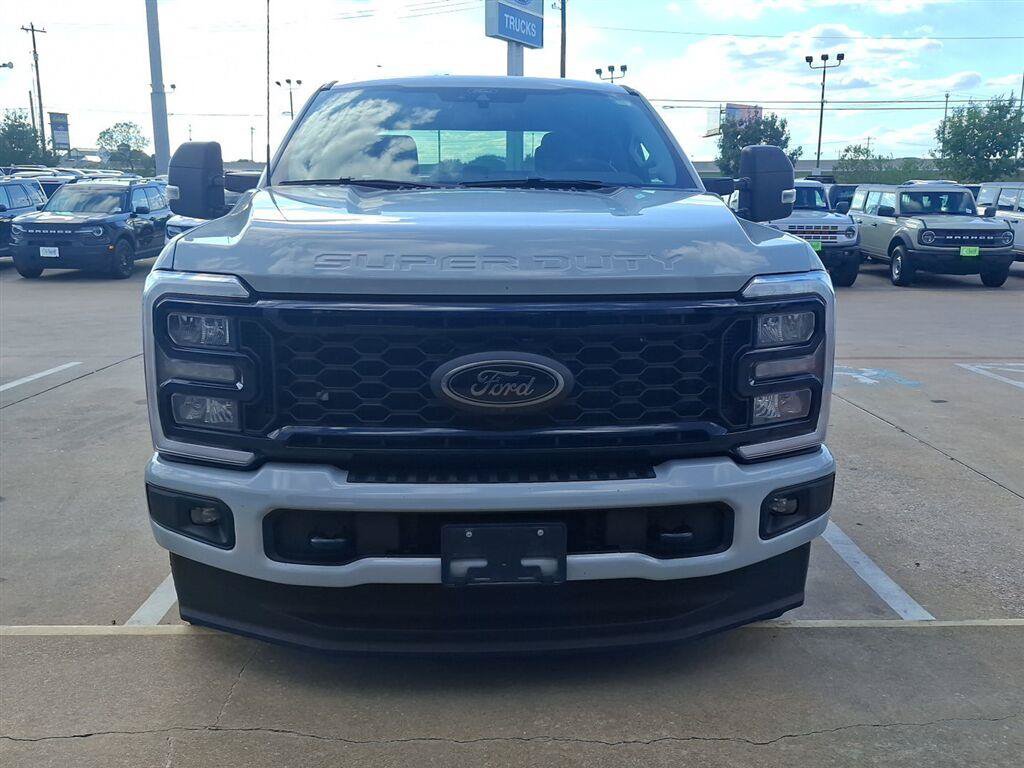 Used 2025 Ford F250 XLT w/ Black Appearance Package AWD/4WD image 4