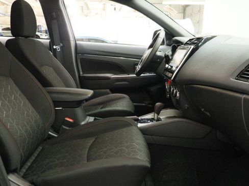 Used 2025 Mitsubishi Outlander Sport AWD image 22