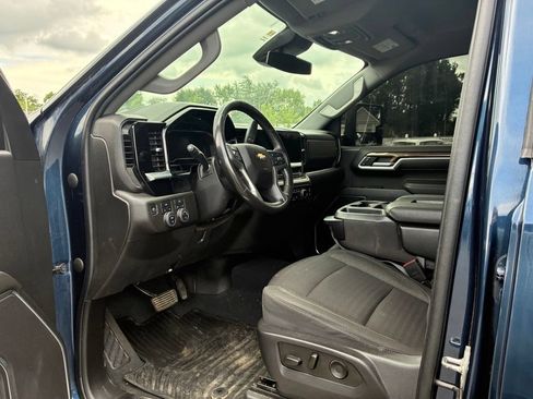 Used 2022 Chevrolet Silverado 1500 LT AWD/4WD image 16
