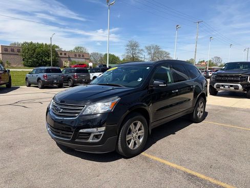 Used 2017 Chevrolet Traverse LT w/ Style and Technology Package FWD image 29