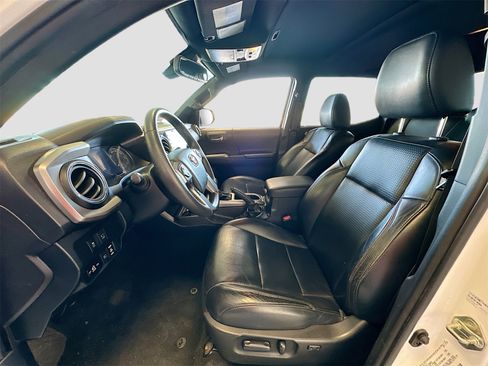 Used 2020 Toyota Tacoma Limited image 22