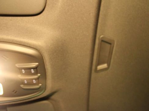 Used 2025 Chevrolet Trax RS w/ Sunroof Package image 26