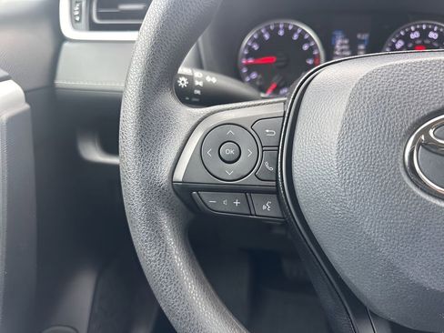 Used 2021 Toyota RAV4 LE image 13