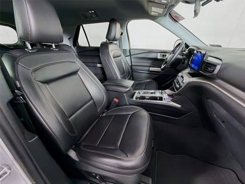 Used 2021 Ford Explorer XLT w/ Equipment Group 202A image 28