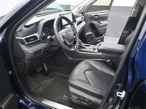 Used 2023 Toyota Highlander Platinum image 8
