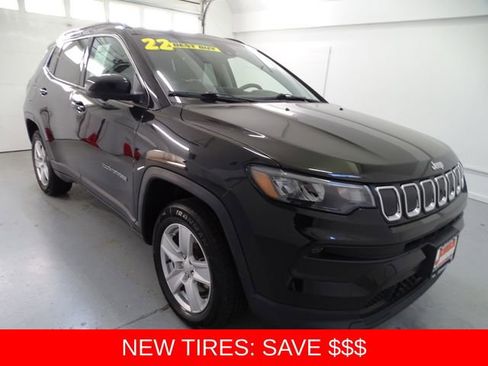 Used 2022 Jeep Compass Latitude w/ Sun and Sound Group AWD/4WD image 1
