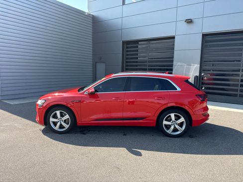 Used 2019 Audi e-tron Premium Plus AWD/4WD image 2