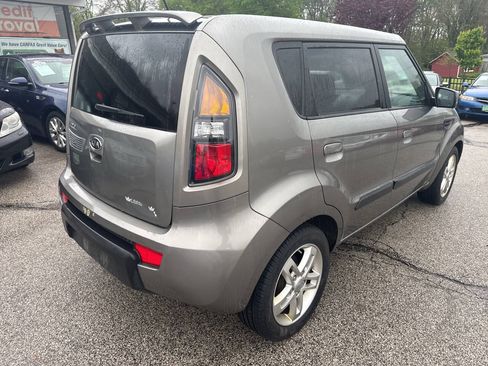 Used 2010 Kia Soul + FWD image 7