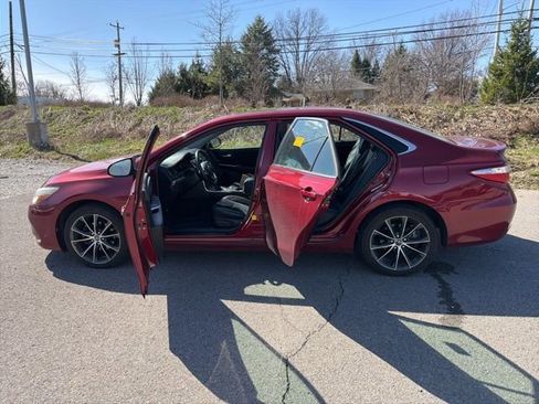 Used 2015 Toyota Camry XSE w/ Moonroof Package image 14