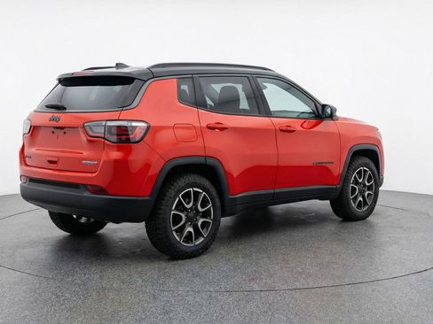 Used 2025 Jeep Compass Trailhawk image 9