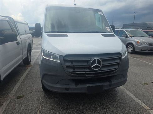Used 2022 Mercedes-Benz Sprinter 2500 image 3