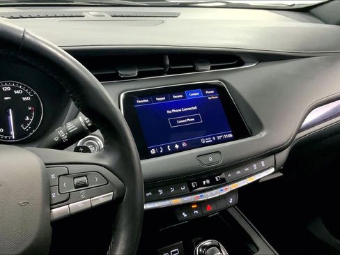 Used 2023 Cadillac XT4 Luxury w/ Cold Weather Package image 6