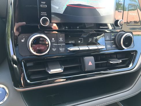 Certified 2022 Toyota Highlander XLE AWD/4WD image 24