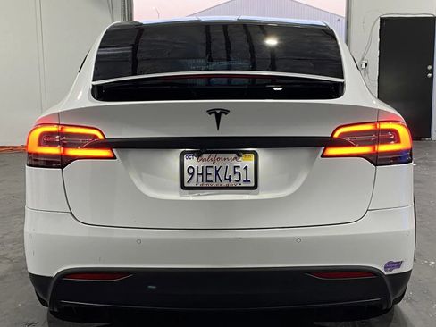 Used 2018 Tesla Model X 75D image 3