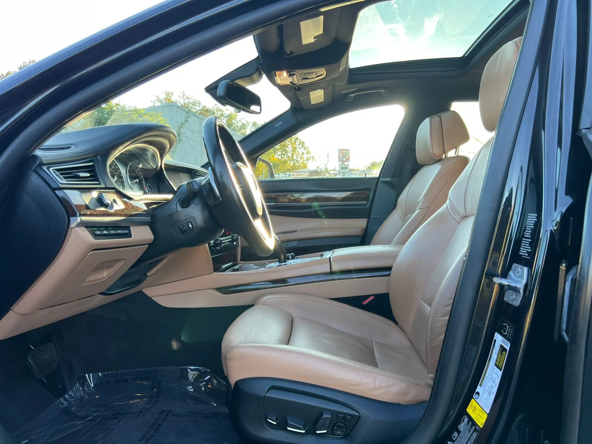 Used 2013 BMW 750Li xDrive w/ Executive Pkg AWD/4WD image 14