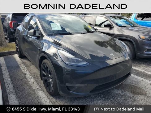 Used 2023 Tesla Model Y Long Range image 11