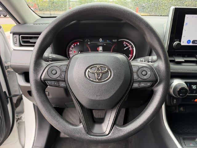 Used 2025 Toyota RAV4 XLE FWD image 17