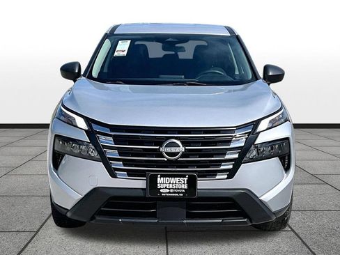 Used 2024 Nissan Rogue S FWD image 3