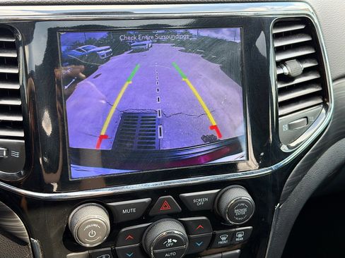 Used 2019 Jeep Grand Cherokee Altitude image 34